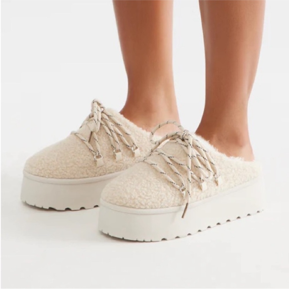 Cream Sherpa Platform Booties NEW 🏷️